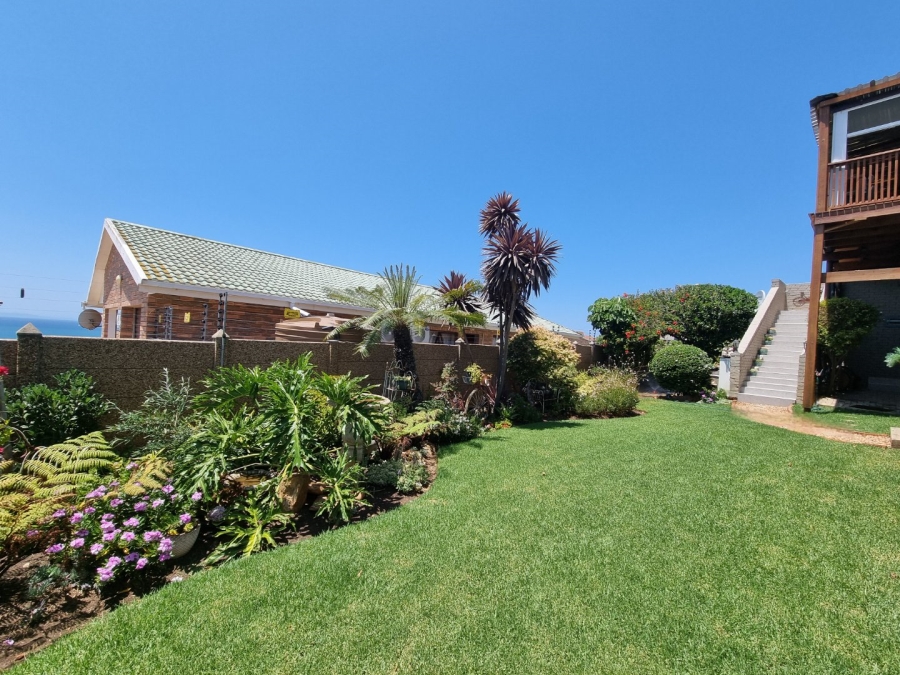 4 Bedroom Property for Sale in Wavecrest Eastern Cape